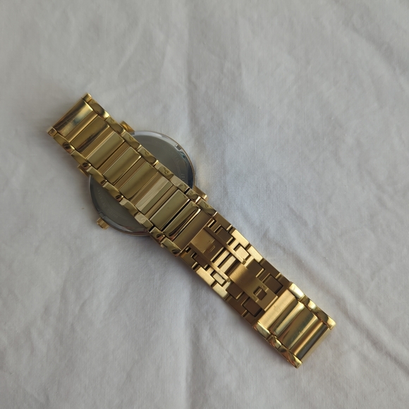 Bulova Futura MODERN Men's Watch MODEL 97D116 Gold Stainless Steel - Picture 9 of 12